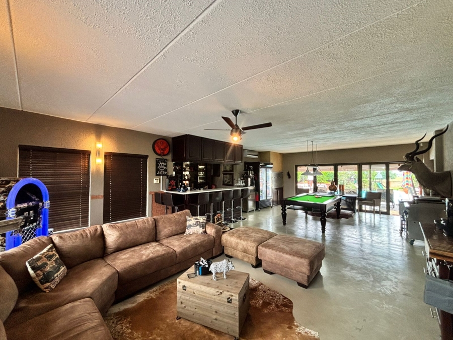 5 Bedroom Property for Sale in Grimbeeck Park North West